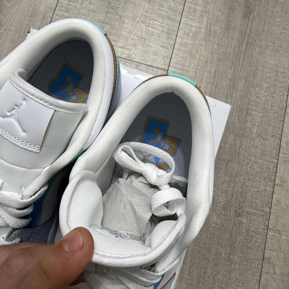 Nike Air Jordan 1 Low SE Emerald Rise FN8899-131 10.5 Women / 9 Men - Picture 4 of 9